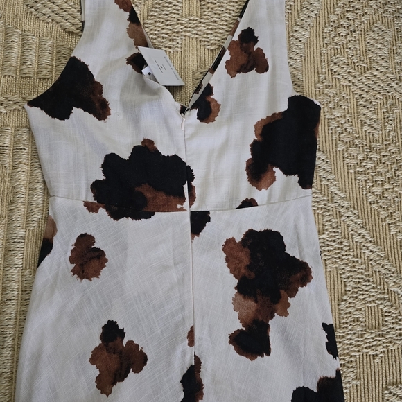 Elegant V-Neck Midi Dress in Brown and White - Picture 2 of 12